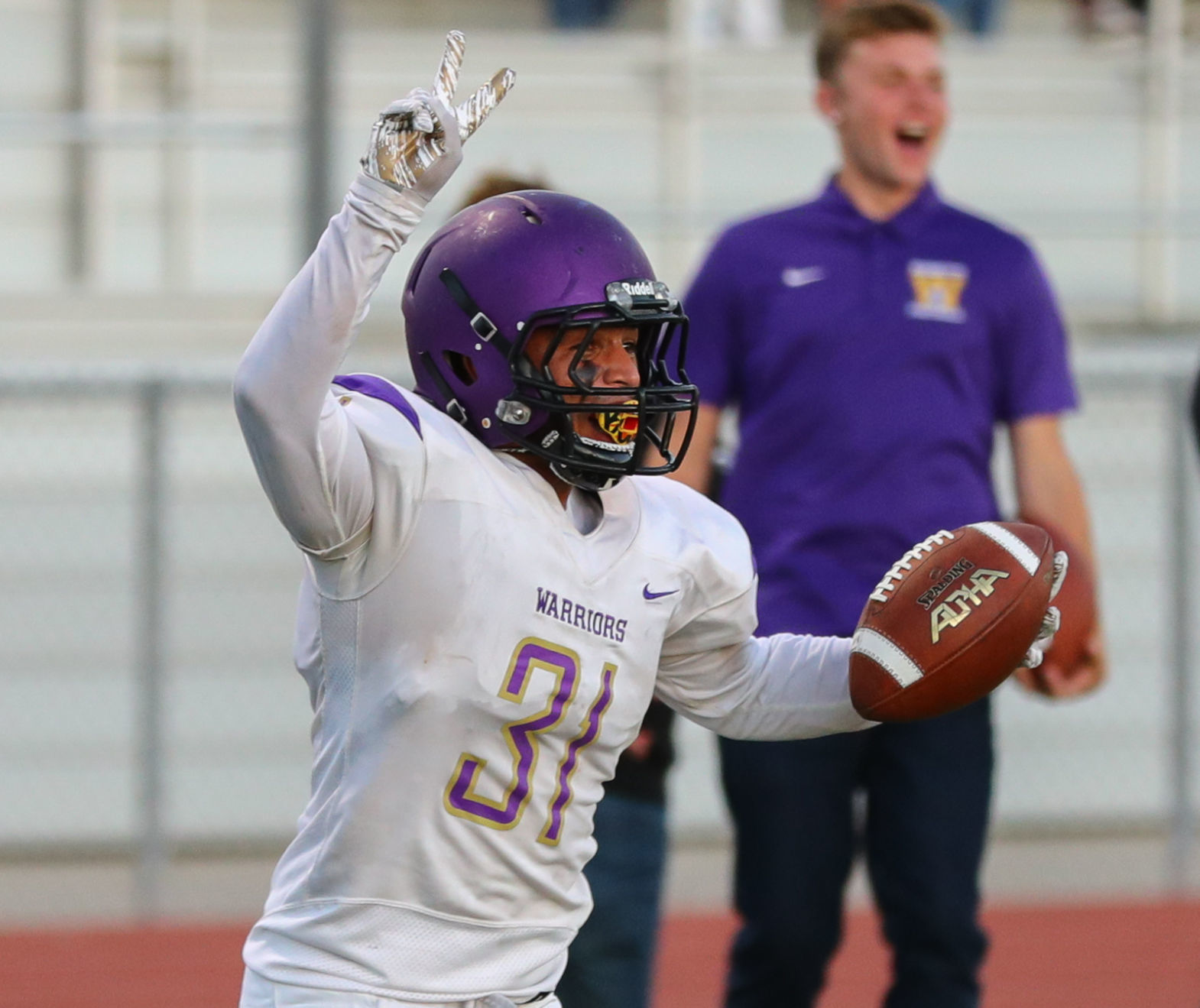 090619 FB Pioneer vs Righetti 05.jpg